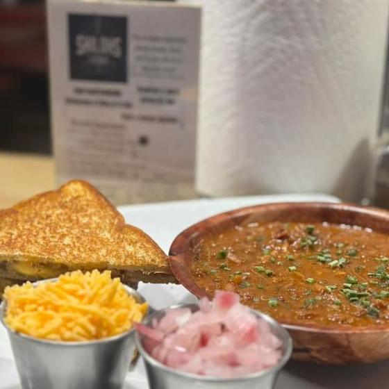 Chili with cheese, onions and toast