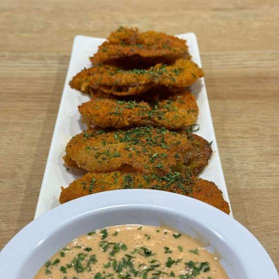 Fried green tomatoes with house sauce