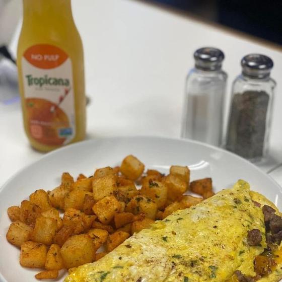 Omelette with fried potatoes