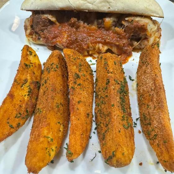 Philly cheesesteak with seasoned wedges